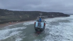 Sarıyer’de Kargo Gemisi Karaya Oturdu