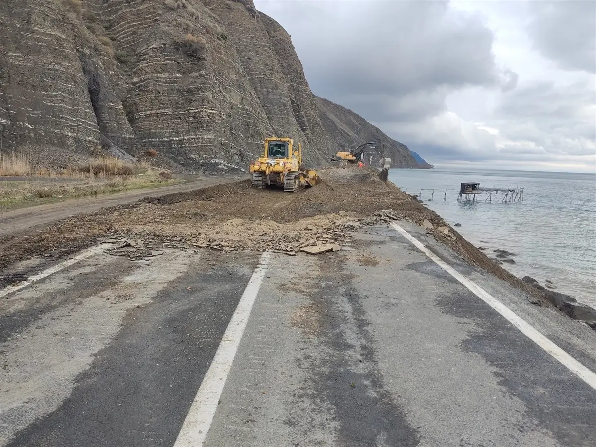 Şarköy’de Heyelan: Yol 3 Hafta Kapalı