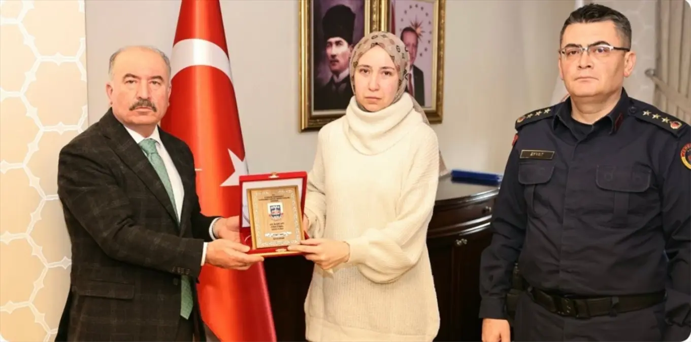 Şehit Jandarma Üsteğmen’in Eşine Hizmet Belgesi