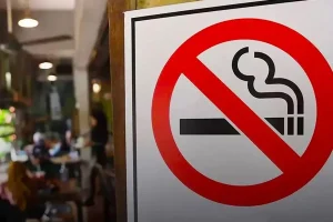 Sigara yasaklarına “5 metre” kuralı geliyor