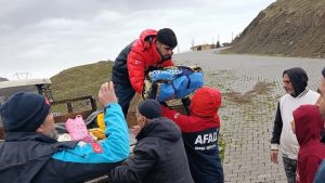 Siirt’te fırtına ve sağanak çadırları yıktı