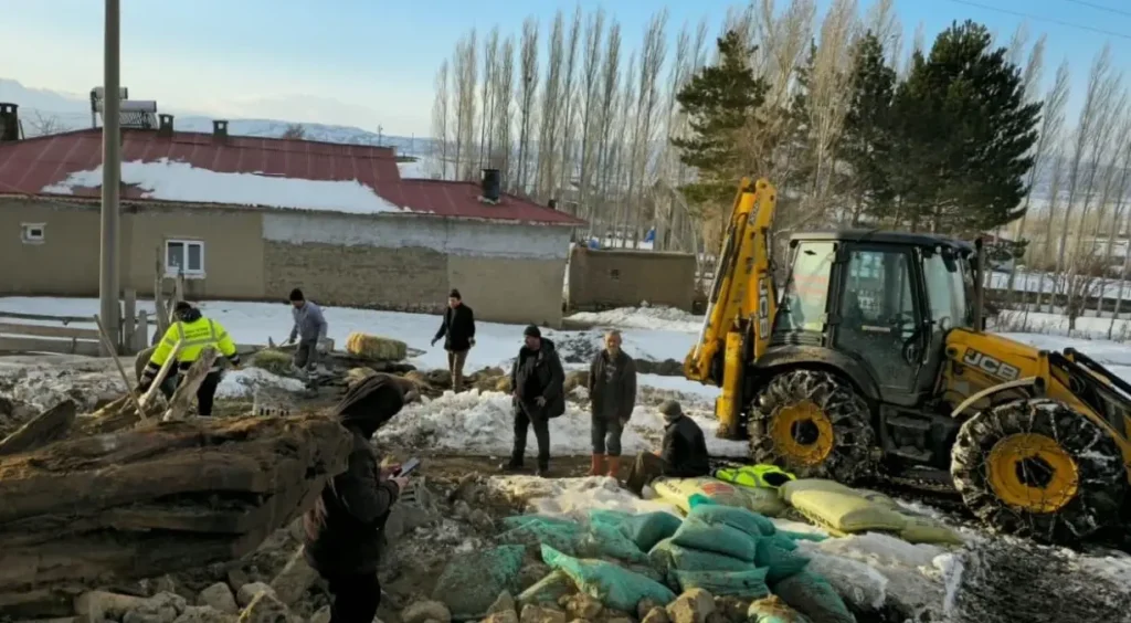 Sivas’ta Ağıldaki Koyunlar Kar Yüküyle Öldü