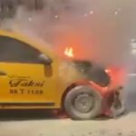 Sivas’ta seyir halindeki taksi alev alev yandı