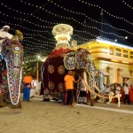 Sri Lanka’da Navam Maha Perahera Festivali