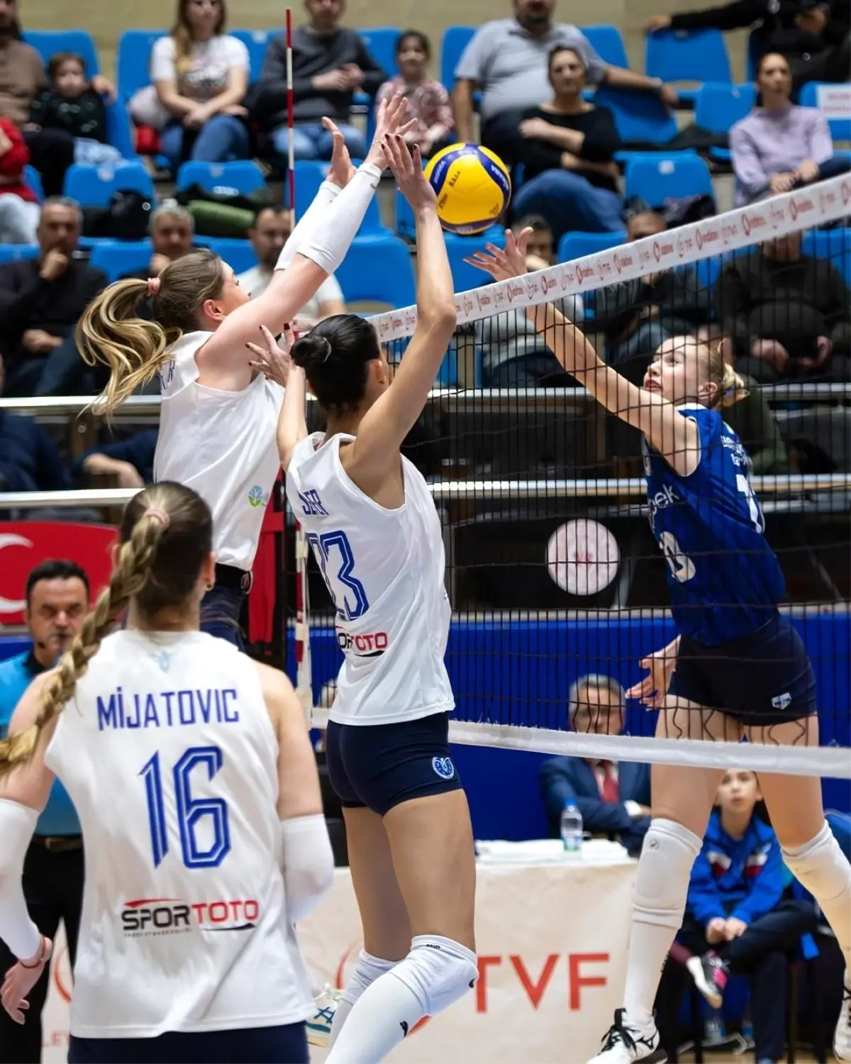 Sultanlar Ligi: Aydın Büyükşehir Belediyespor: 2 Bahçelievler Belediyespor: 3