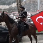 Sümmani Yılmaz, Türk Bayrağına Saygısızlığa Tepki İçin Atıyla Yolculuğa Çıktı