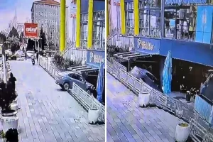 Sürücüsünün fren yerine gaza bastığı otomobil, AVM’de kafeye daldı