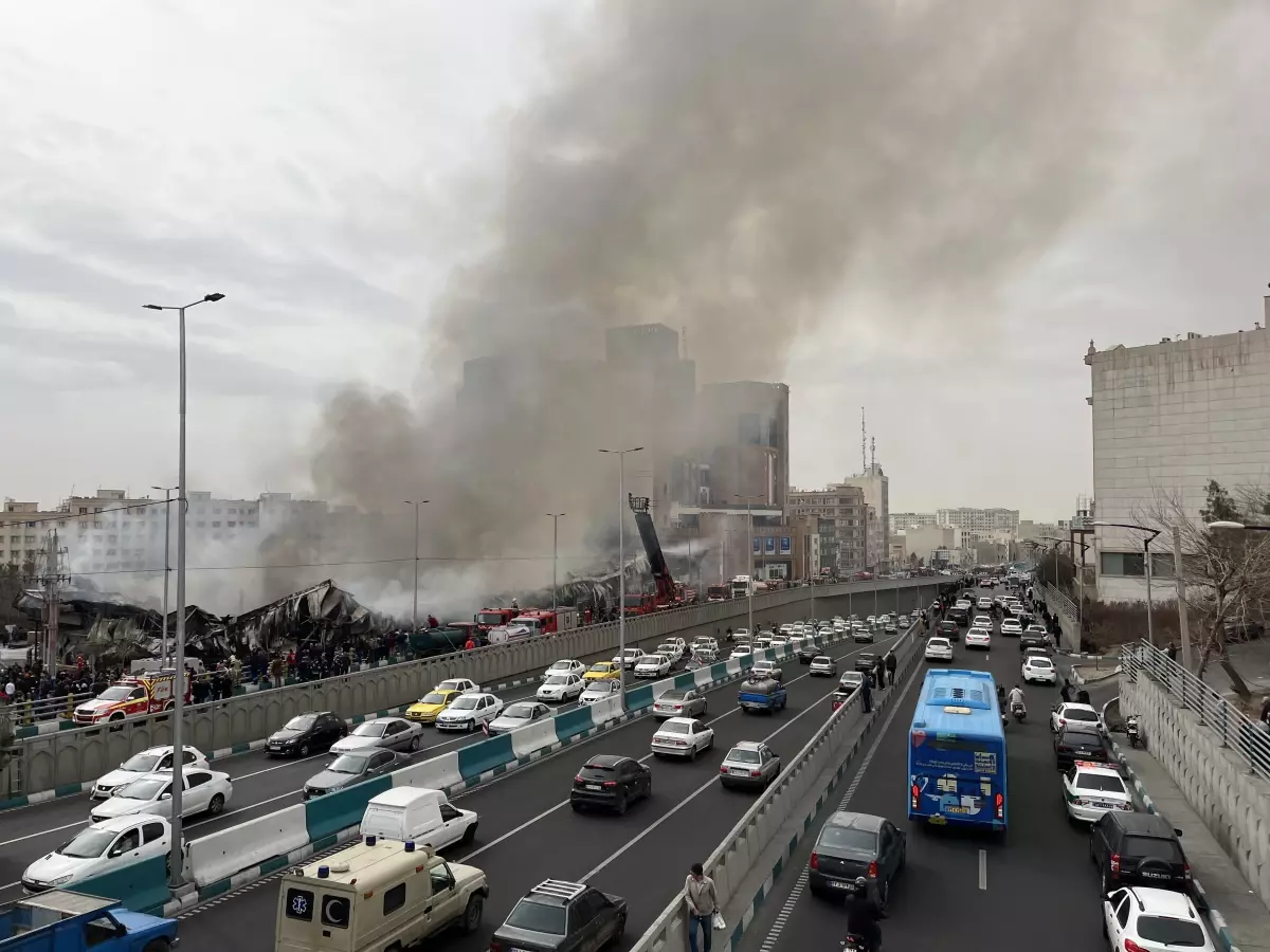 Tahran’daki bir çarşıda yangın çıktı: 200 dükkan küle döndü