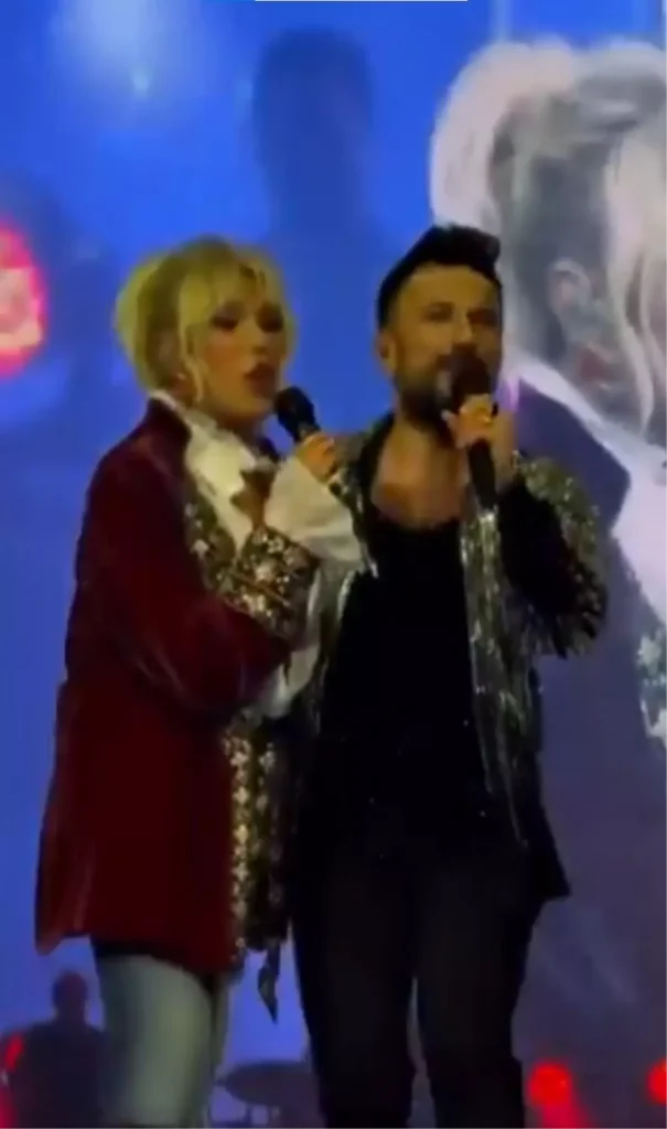Tarkan’ın sahnesine bu sefer Ajda Pekkan çıktı