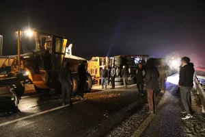 Taşlıçay’da Kar Aracı Devrildi: 1 Yaralı