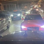 Tek bir nedeni var! Görüntüdeki trafik düğün konvoyu ya da asker uğurlaması için değil