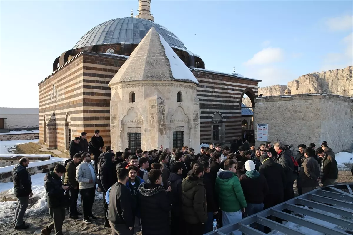 Tematik Kış Kampı’na katılan üniversite öğrencileri Van’ın güzelliklerine hayran kaldı