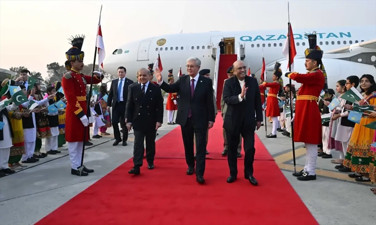Tokayev Pakistan’da Resmi Ziyarette