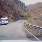 Trabzon’da Otomobil Okul Servisiyle Çarpıştı