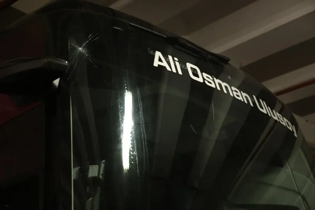 Trabzonspor’un Otobüsüne Taşlı Saldırı