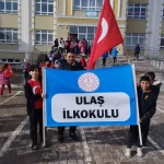 Ulaş’ta Öğrencilerden Bayrak Yürüyüşü
