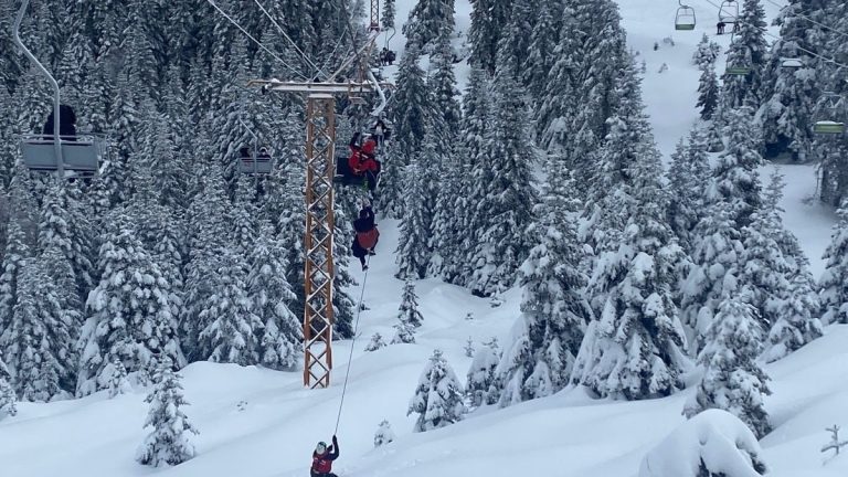 Uludağ’da telesiyejde mahsur kalan 40 kişi kurtarıldı