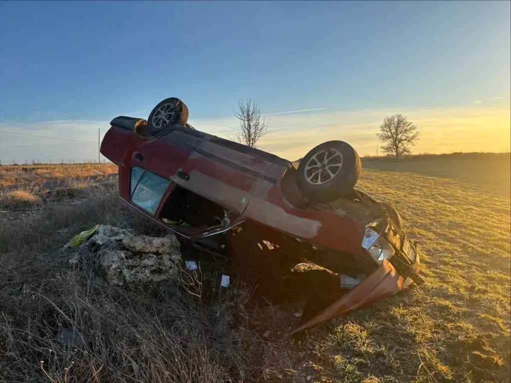 Uşak’ta Otomobil Devrildi: 2 Yaralı