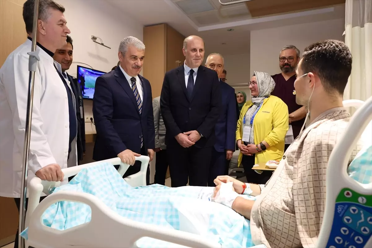 Vali Akın, Kaza Geçiren Bisikletçiyi Ziyaret Etti