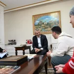 Vali Sezer, engelli gencin iş sevincini kutladı