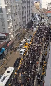 Van ve Ağrı’da sokaklar karıştı! Çok sayıda kişi gözaltında