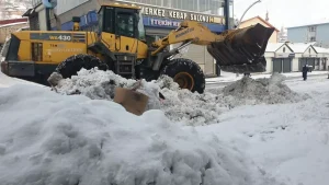 Van’da Kar Yağışı 53 Yeri Kapatı