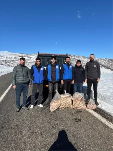 Yaban Hayvanlarına Yem Bırakıldı