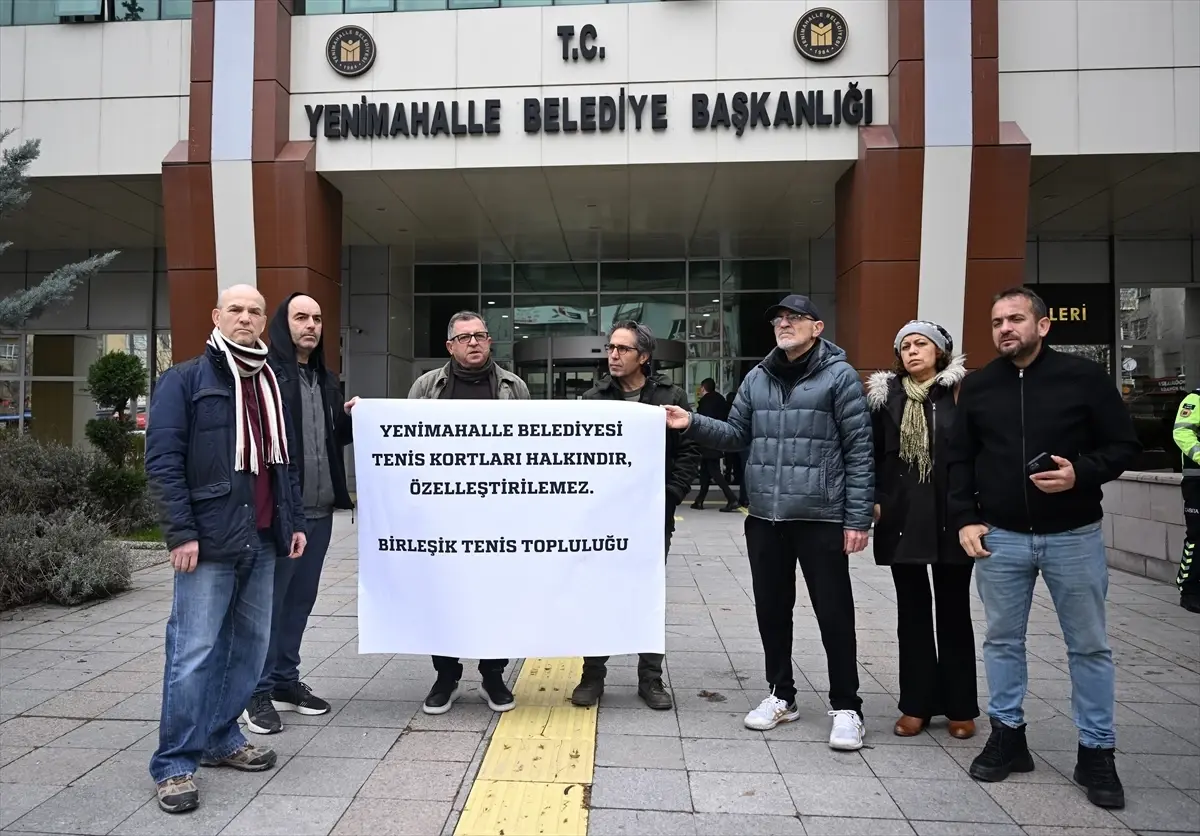 Yenimahalle’de Tenis Kortları Protesto Edildi
