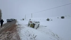 Yıldızeli’nde Öğrenci Servisi Devrildi