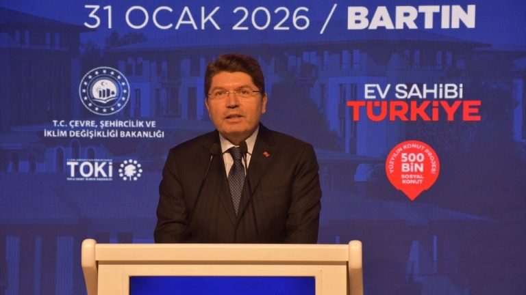 Yılmaz Tunç: Muhalefet karalama siyaseti yaparken, biz hep eser ürettik