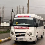 Yolda karşıdan karşıya geçerken minibüs çarptı
