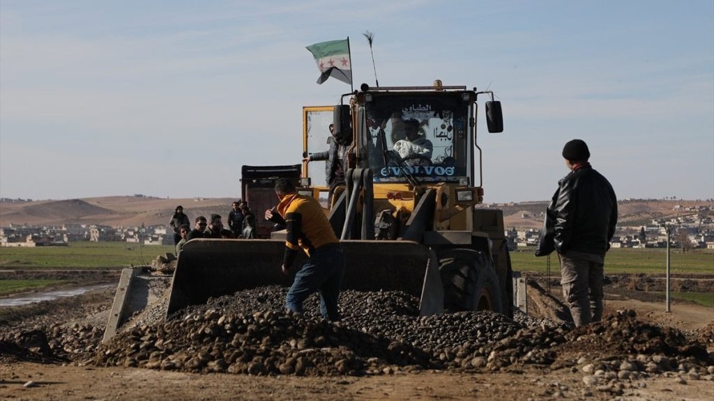 YPG’nin yıktığı köprüyü Şuyuk halkı yeniden inşa ediyor