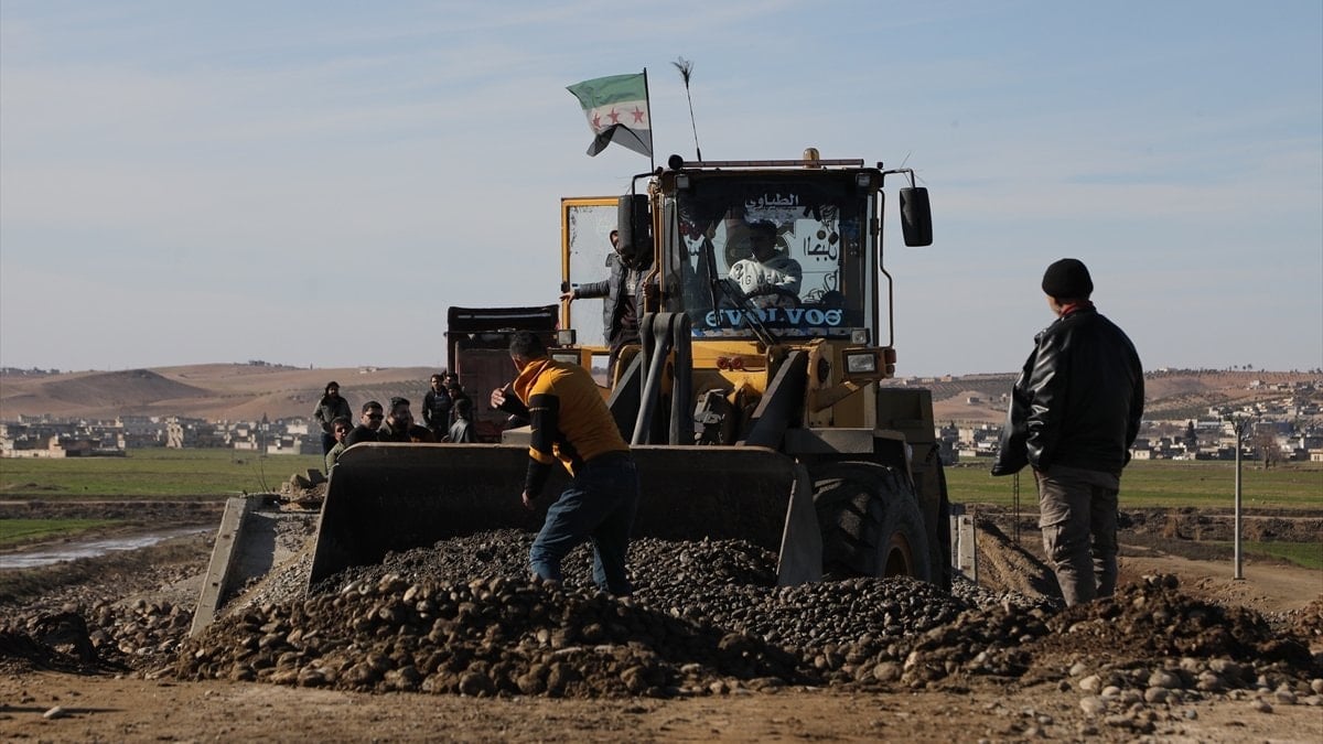 YPG’nin yıktığı köprüyü Şuyuk halkı yeniden inşa ediyor
