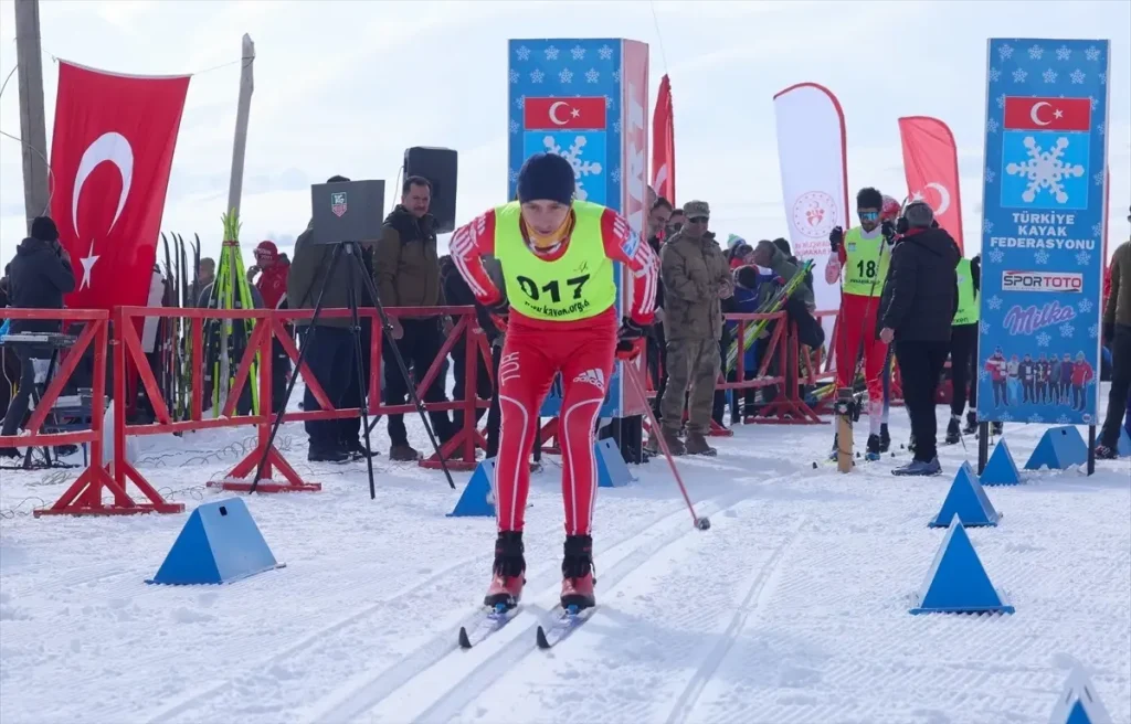 Yüksekova’da Kayaklı Koşu Yarışması Başladı