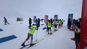 Yüksekova’da Kayaklı Koşu Yarışması Başladı