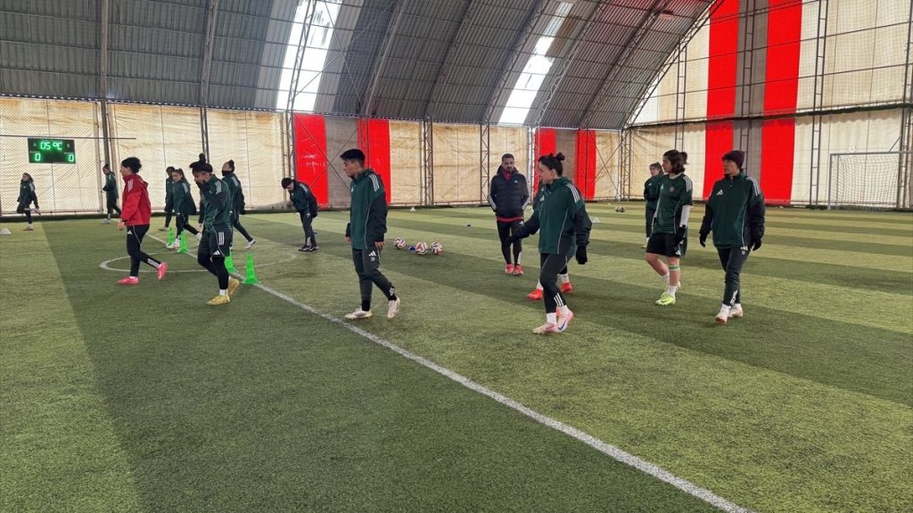 Yüksekovaspor Kadın Futbol Takımı iddiasını sürdürüyor