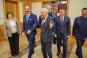 Zorlu Tataristan’da Mukhametshin ile Görüştü