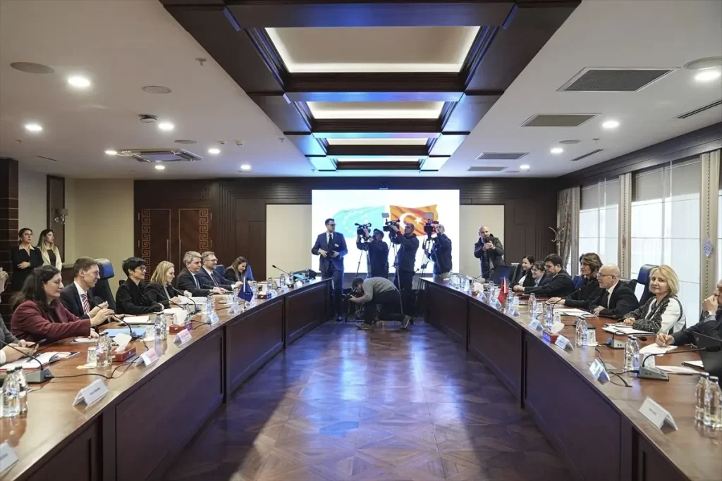 AB Üyeliği Hedefi Sürecek