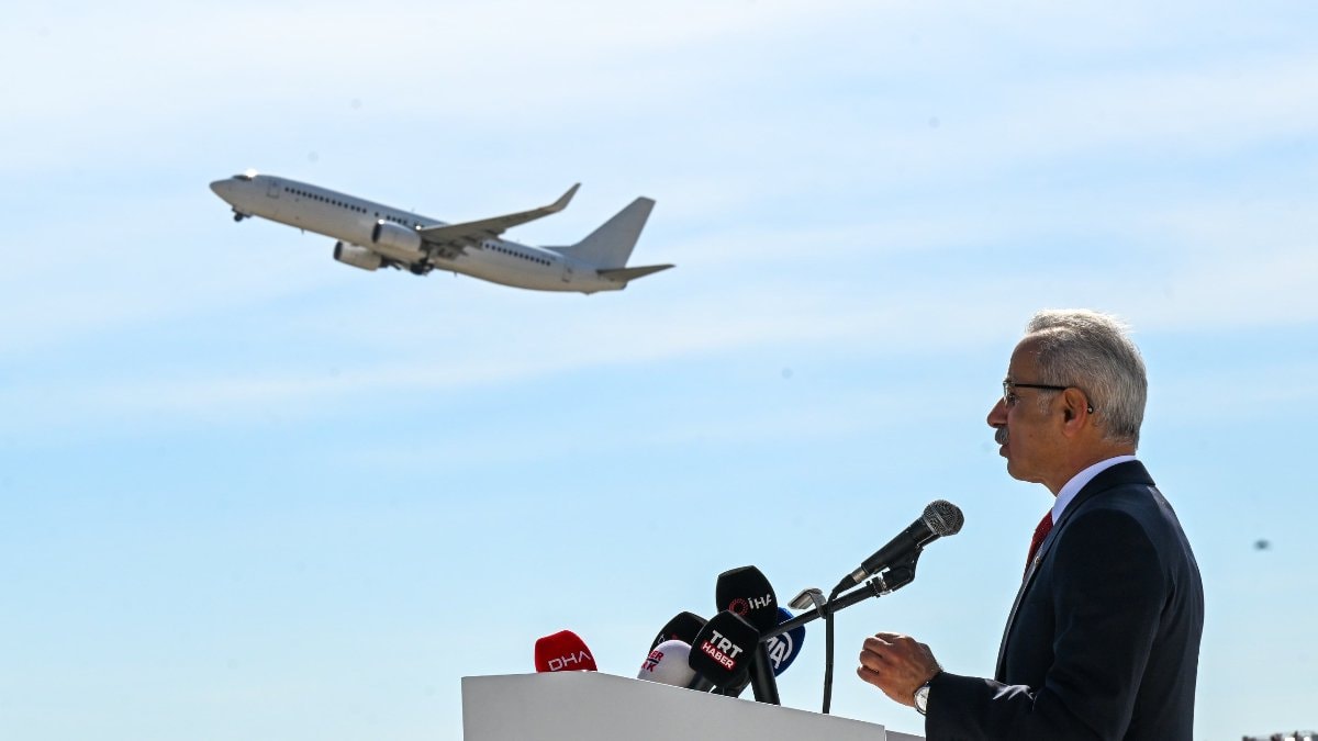 Abdulkadir Uraloğlu: Türkiye, hava seyrüseferinde en yüksek hizmet birim sayısına ulaştı
