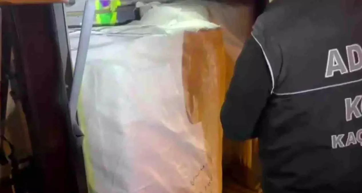 Adana’da 14 Bin Paket Kaçak Sigara Ele Geçirildi