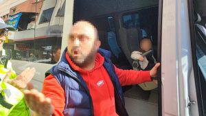 Adana’da ceza yiyen sürücü polisi tehdit etti