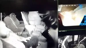 Adana’da Minibüs ve Otomobil Çarpıştı