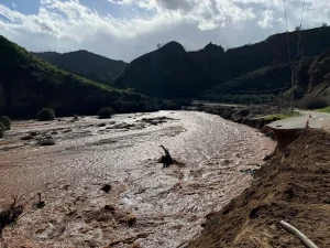 Alaşehir’de Sel: Yol Kapandı
