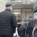 Almanya’da yaşayan gurbetçi, gıda yardımı için sırada bekleyenleri paylaştı