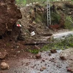 Anamur’da Heyelan Yolu Kapattı