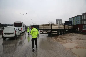 Antakya’da Tır ve Otobüs Çarpıştı: 4 Yaralı