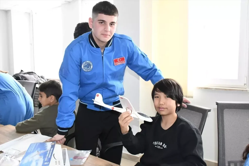 Antalya’da “Model Uçak Yapım” etkinliği düzenlendi