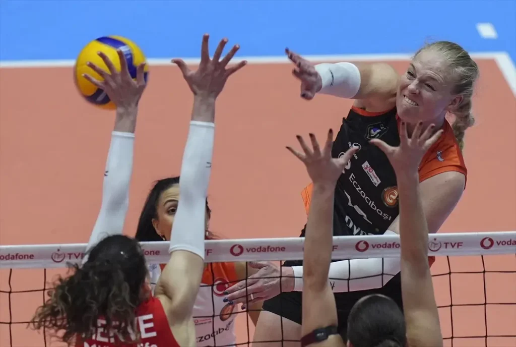 Aras Kargo, Eczacıbaşı’nı 3-2 ile Geçti