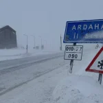 Ardahan-Şavşat Yolu Tır Geçişine Kapandı