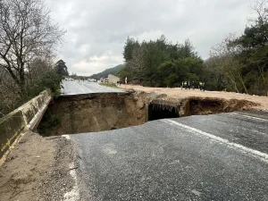Aydın-Selçuk Yolunda Çökme